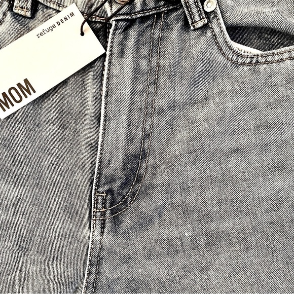 Refuge Vintage High Rise Light Wash Mom Jeans - Picture 5 of 11